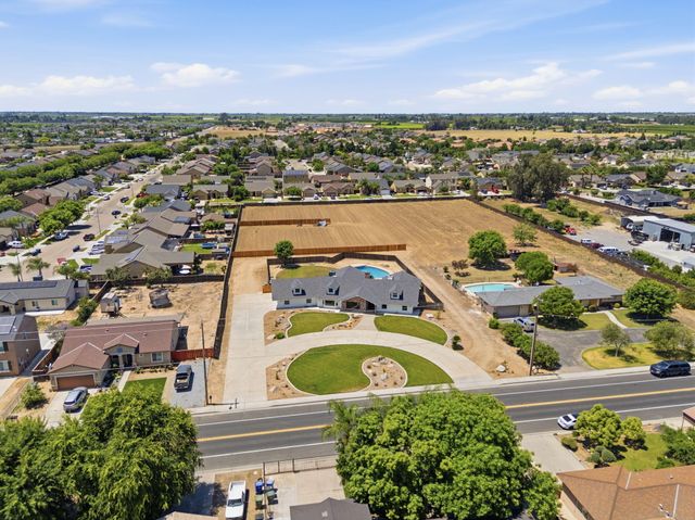 1023 N Euclid Avenue, Dinuba, CA 93618