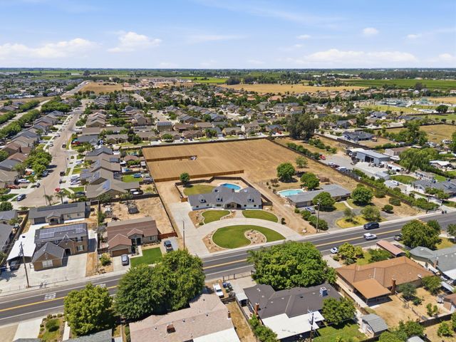 1023 N Euclid Avenue, Dinuba, CA 93618