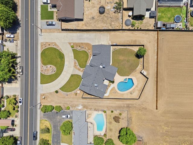 1023 N Euclid Avenue, Dinuba, CA 93618