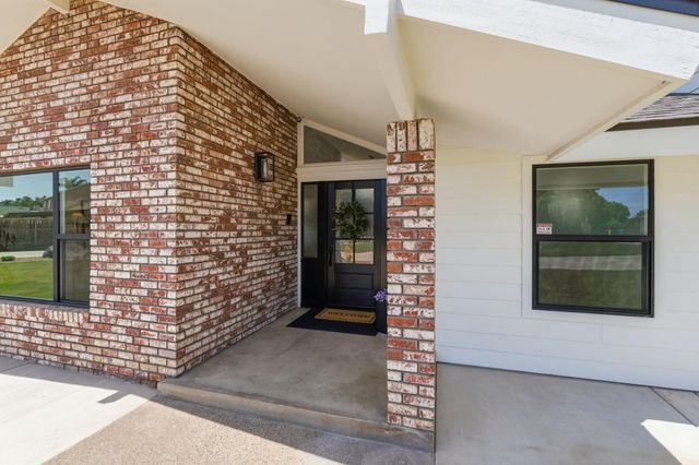 1023 N Euclid Avenue, Dinuba, CA 93618