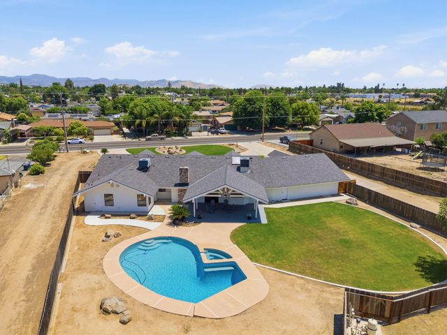 1023 N Euclid Avenue, Dinuba, CA 93618