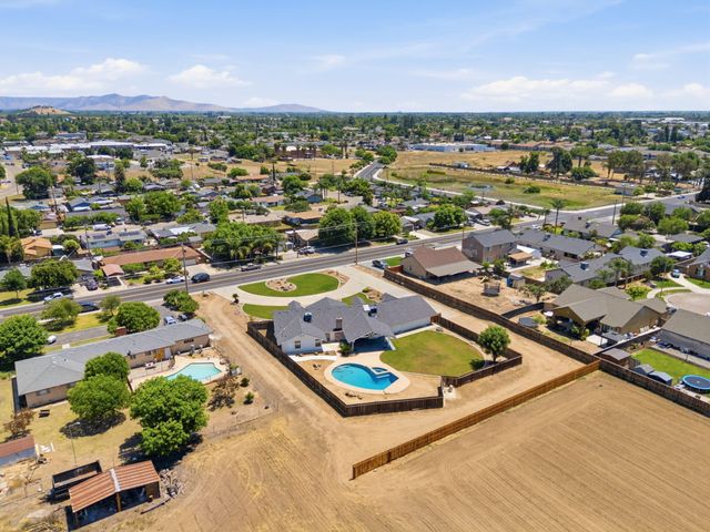 1023 N Euclid Avenue, Dinuba, CA 93618