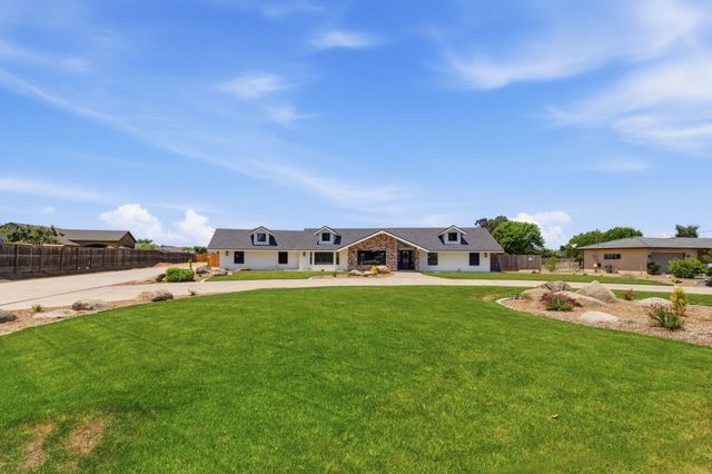 1023 N Euclid Avenue, Dinuba, CA 93618