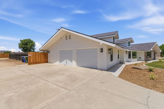1023 N Euclid Avenue, Dinuba, CA 93618