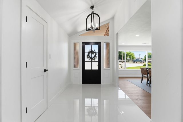 1023 N Euclid Avenue, Dinuba, CA 93618