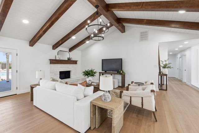 1023 N Euclid Avenue, Dinuba, CA 93618