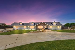 1023 N Euclid Avenue, Dinuba, CA 93618