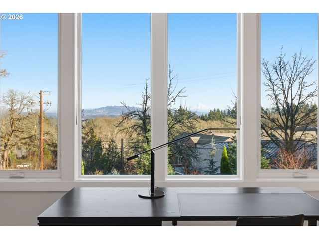 2123 S MILITARY Rd, Portland, OR 97219