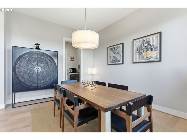 2123 S MILITARY Rd, Portland, OR 97219