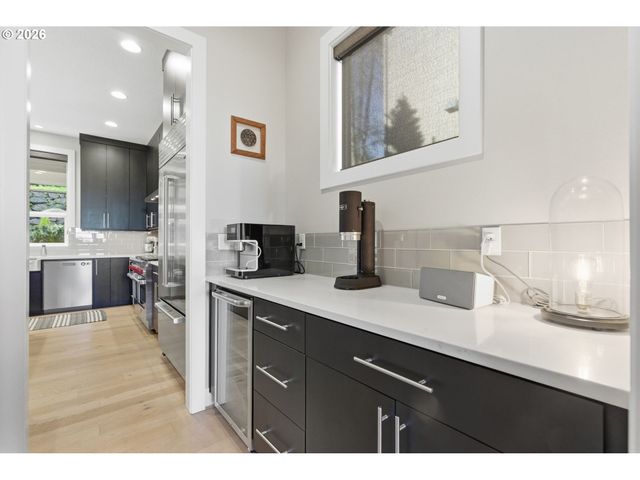 2123 S MILITARY Rd, Portland, OR 97219