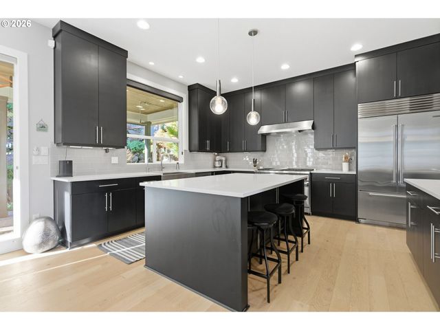2123 S MILITARY Rd, Portland, OR 97219
