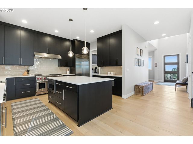2123 S MILITARY Rd, Portland, OR 97219