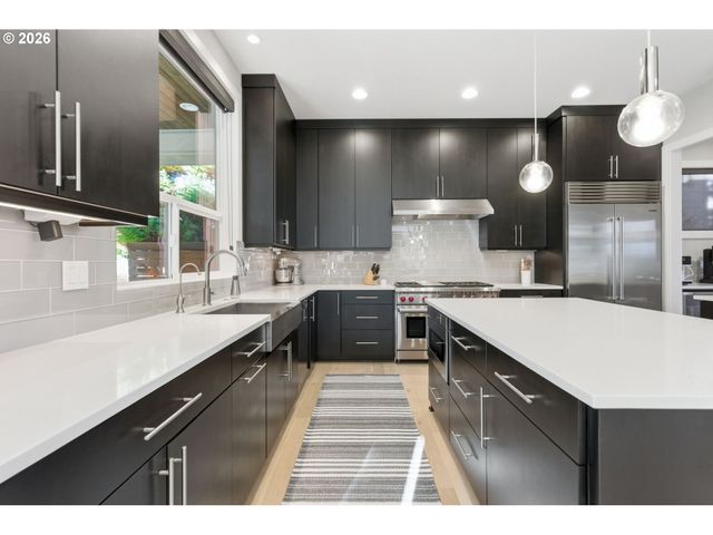 2123 S MILITARY Rd, Portland, OR 97219