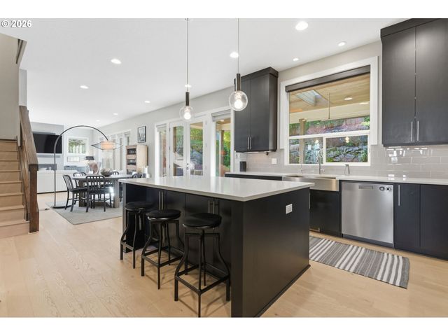 2123 S MILITARY Rd, Portland, OR 97219