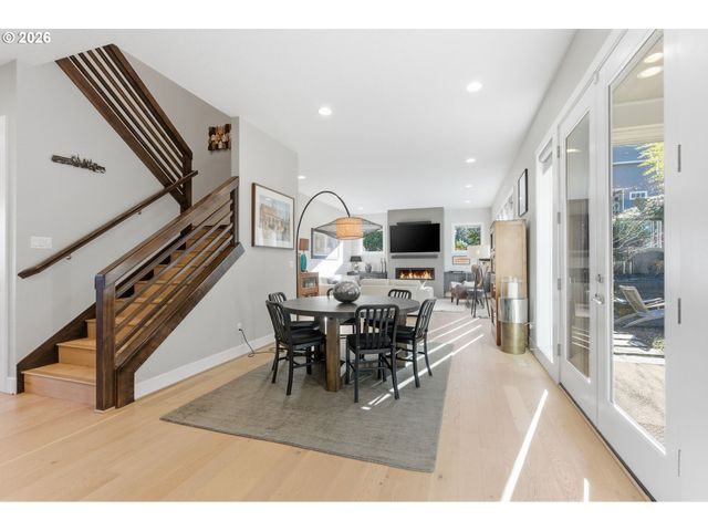 2123 S MILITARY Rd, Portland, OR 97219