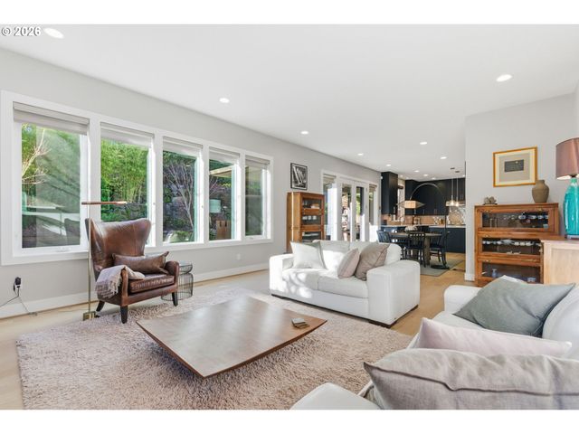 2123 S MILITARY Rd, Portland, OR 97219