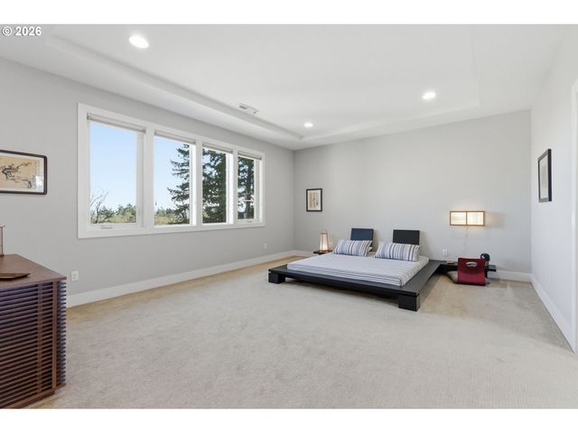 2123 S MILITARY Rd, Portland, OR 97219