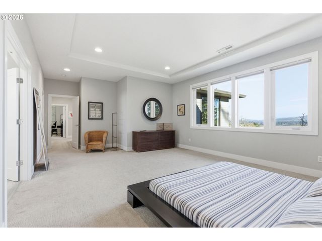 2123 S MILITARY Rd, Portland, OR 97219