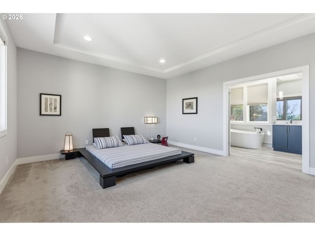 2123 S MILITARY Rd, Portland, OR 97219