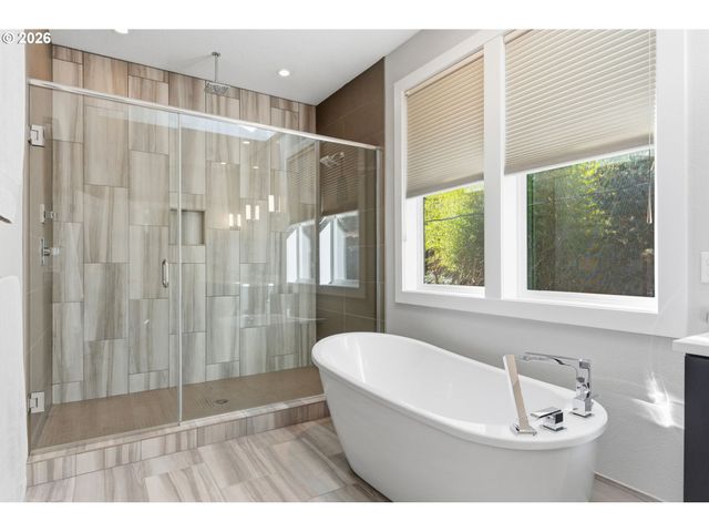 2123 S MILITARY Rd, Portland, OR 97219