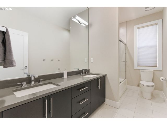 2123 S MILITARY Rd, Portland, OR 97219