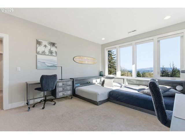 2123 S MILITARY Rd, Portland, OR 97219