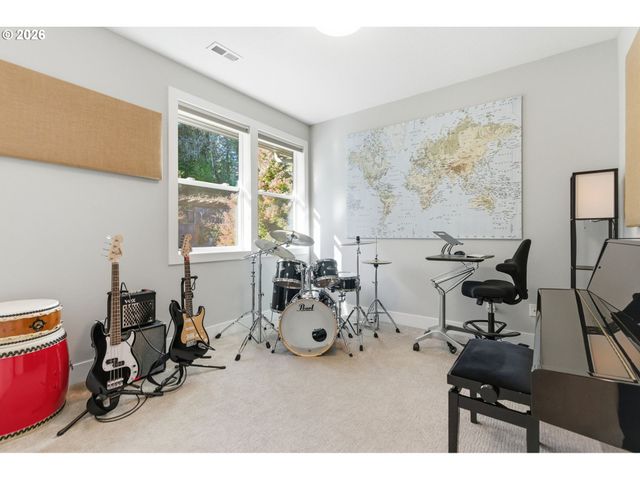 2123 S MILITARY Rd, Portland, OR 97219