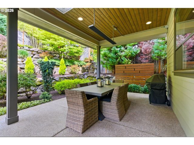 2123 S MILITARY Rd, Portland, OR 97219