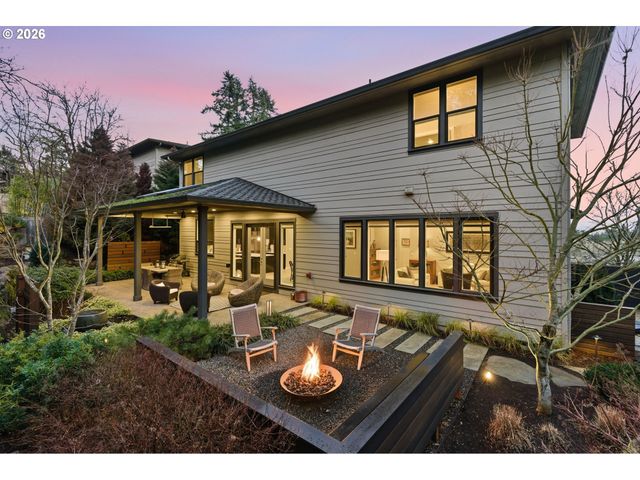 2123 S MILITARY Rd, Portland, OR 97219
