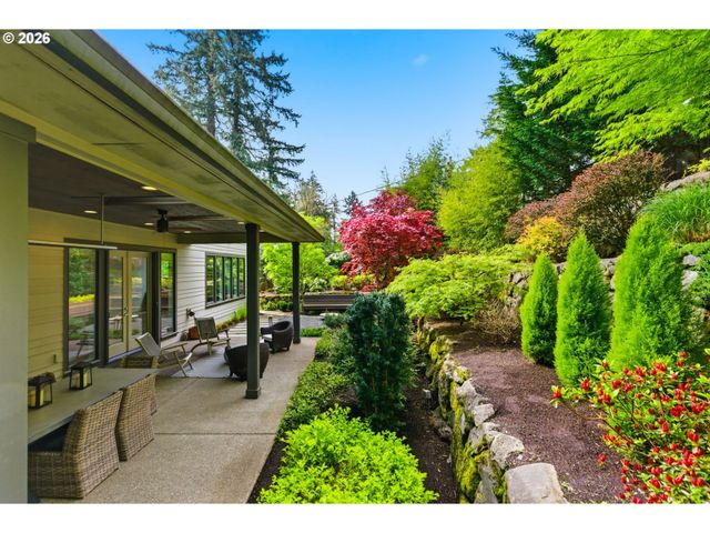 2123 S MILITARY Rd, Portland, OR 97219