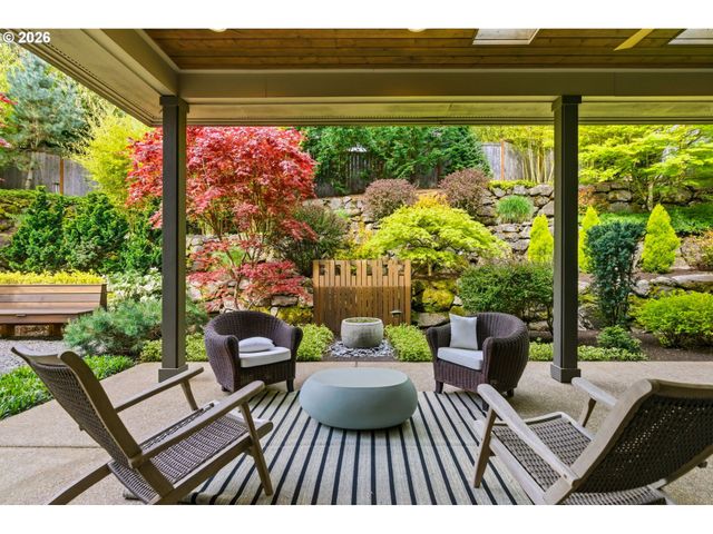 2123 S MILITARY Rd, Portland, OR 97219