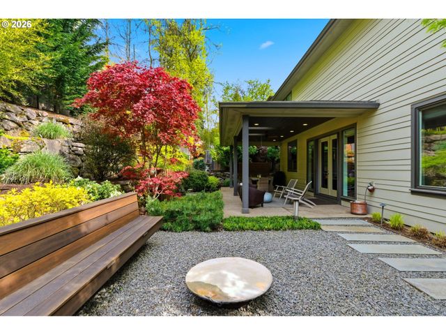 2123 S MILITARY Rd, Portland, OR 97219