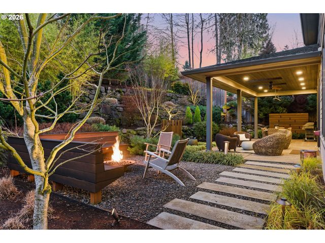 2123 S MILITARY Rd, Portland, OR 97219