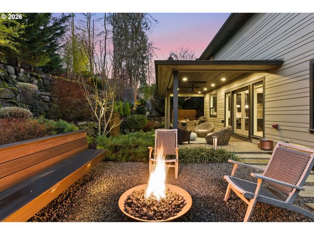 2123 S MILITARY Rd, Portland, OR 97219