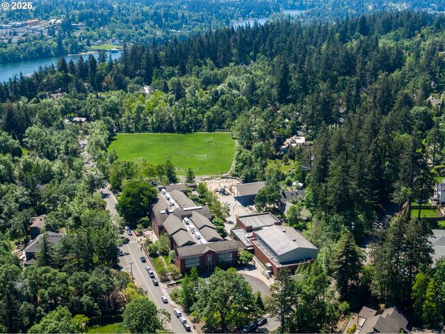 2123 S MILITARY Rd, Portland, OR 97219