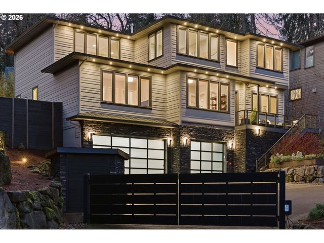 2123 S MILITARY Rd, Portland, OR 97219