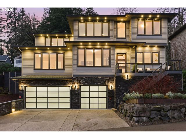 2123 S MILITARY Rd, Portland, OR 97219
