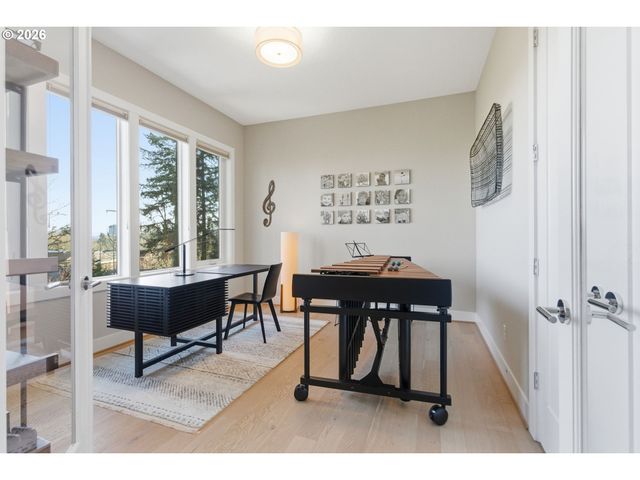 2123 S MILITARY Rd, Portland, OR 97219