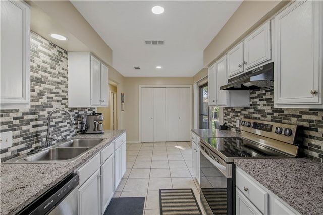 1202 Vinyard Ct Court A-B, College Station, TX 77840