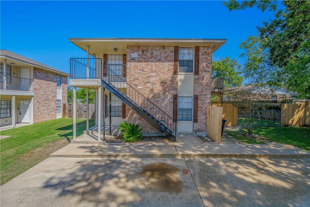 1202 Vinyard Ct Court A-B, College Station, TX 77840
