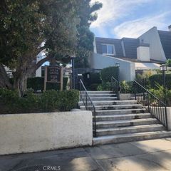 18326 Collins Street F, Tarzana, CA 91356