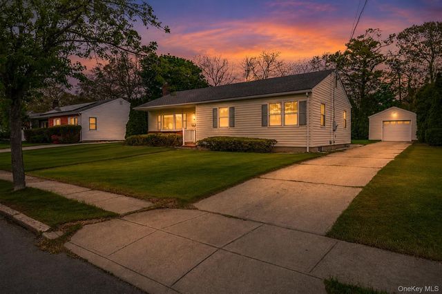 14 George Court, Bellport Village, NY 11713