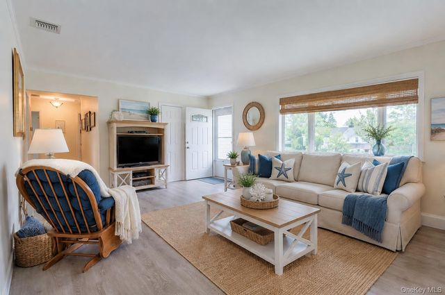 14 George Court, Bellport Village, NY 11713