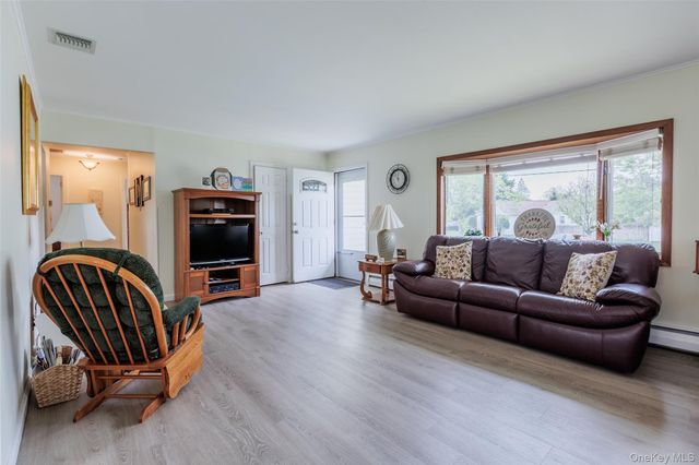 14 George Court, Bellport Village, NY 11713