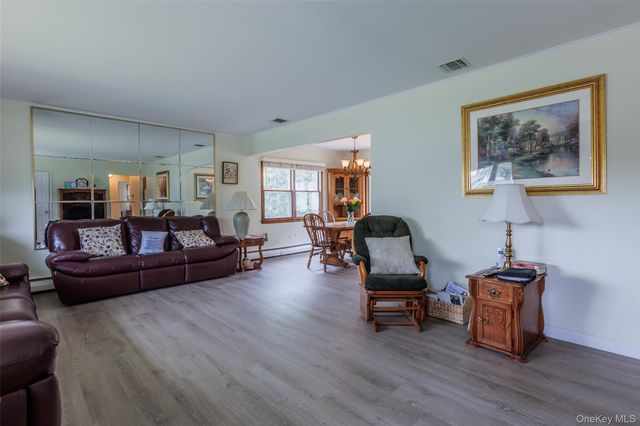 14 George Court, Bellport Village, NY 11713