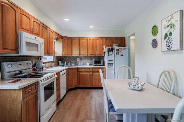 14 George Court, Bellport Village, NY 11713