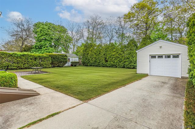 14 George Court, Bellport Village, NY 11713