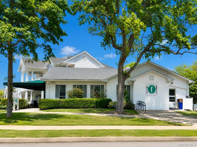 14 George Court, Bellport Village, NY 11713