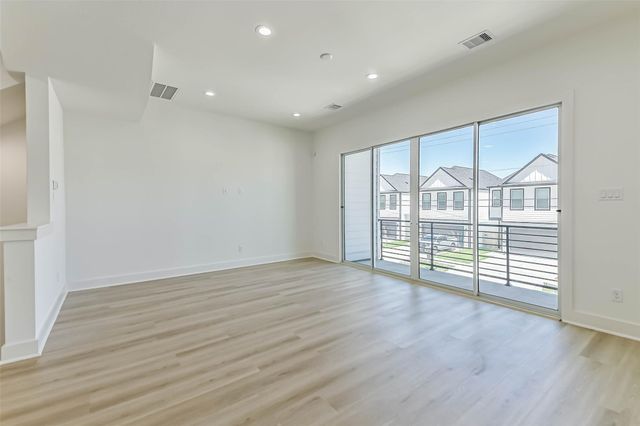 5703 Balbo Street F, Houston, TX 77091