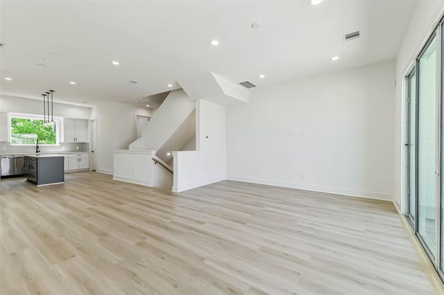 5703 Balbo Street F, Houston, TX 77091